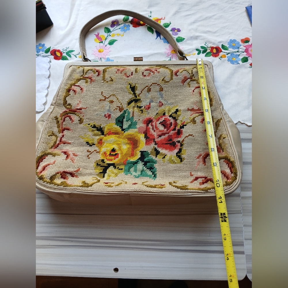 Very Old Handcrafted Needlework Purse - Picture 2 of 6